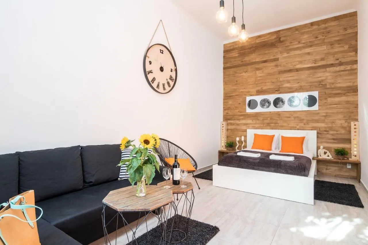 Cracow Best Location Apartment With Garden By Cozyplace Kraków