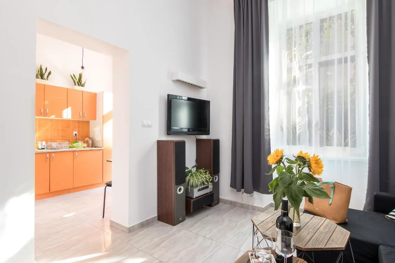 Cracow Best Location Apartment With Garden By Cozyplace Kraków