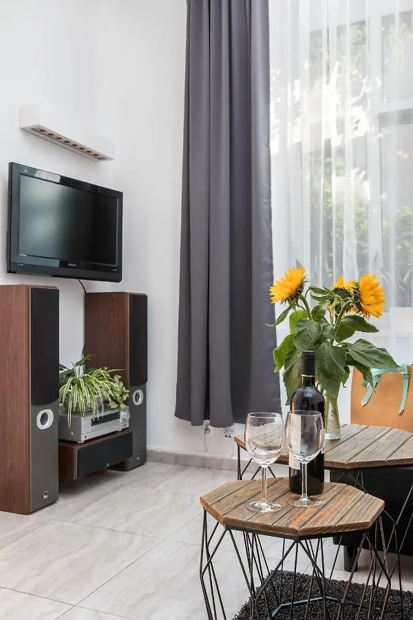 Cracow Best Location Apartment With Garden By Cozyplace Kraków 0*,  Polska