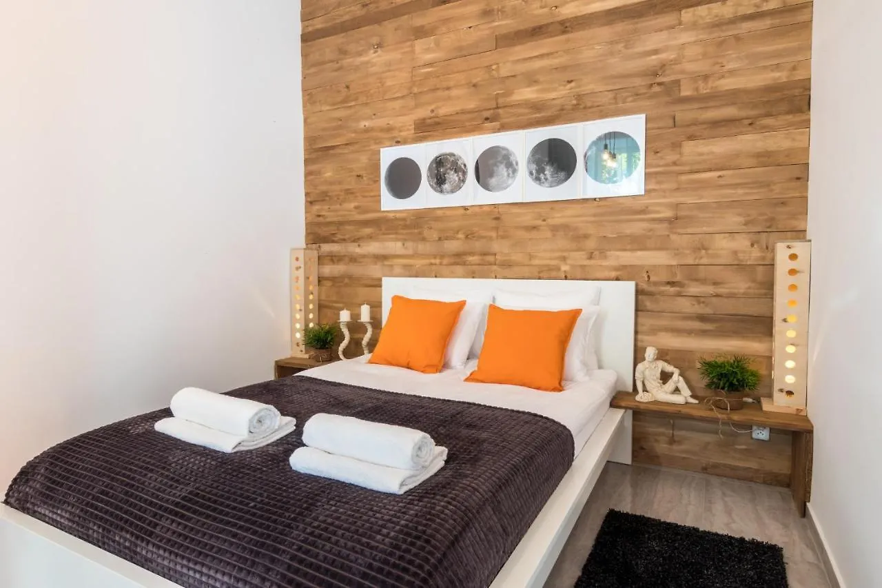 Cracow Best Location Apartment With Garden By Cozyplace Kraków