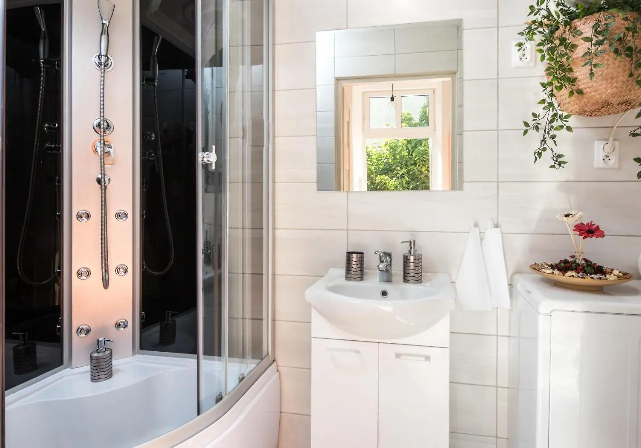 Cracow Best Location Apartment With Garden By Cozyplace Kraków