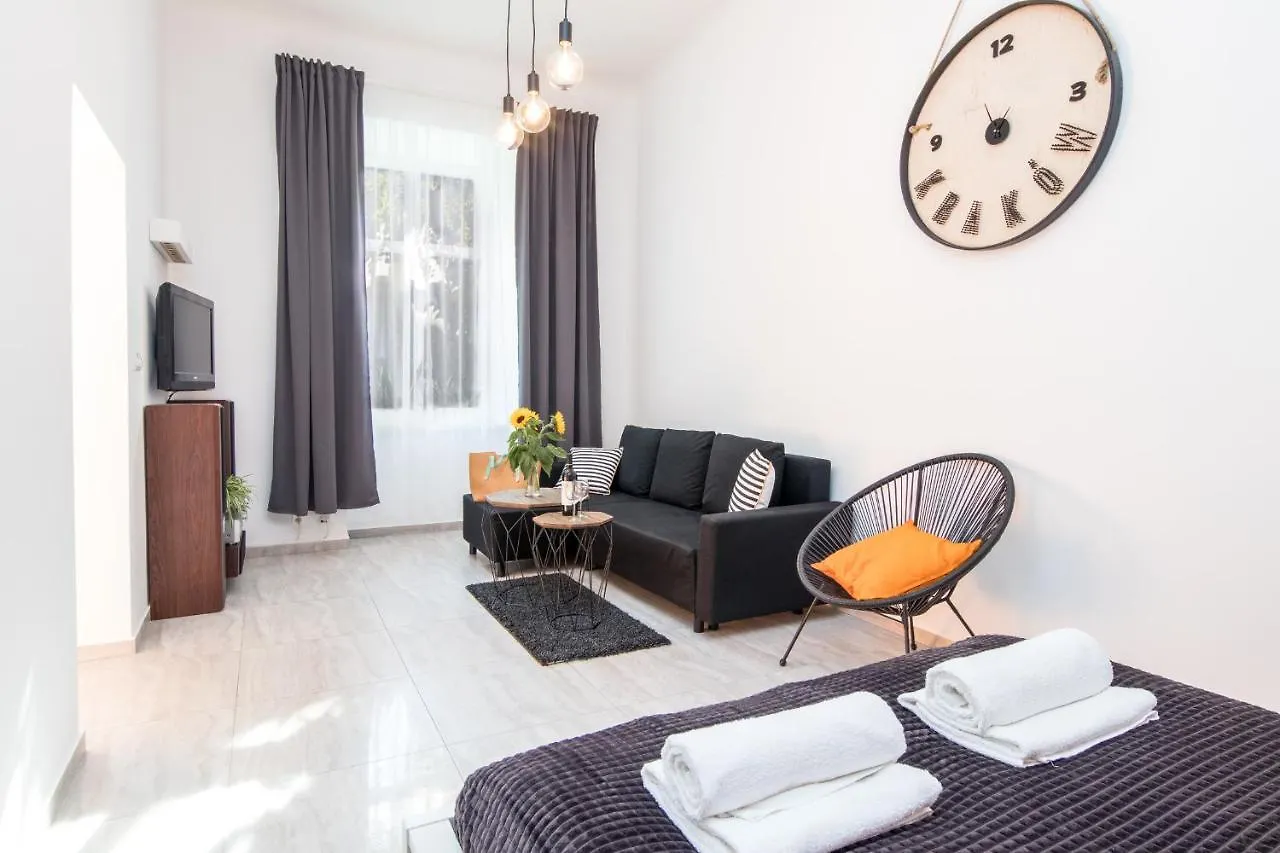 Cracow Best Location Apartment With Garden By Cozyplace Krakow